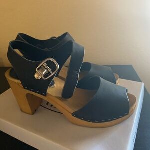 Steve Madden Mary Jane clogs